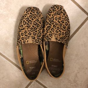 Toms National Geographic cheetah slip ons